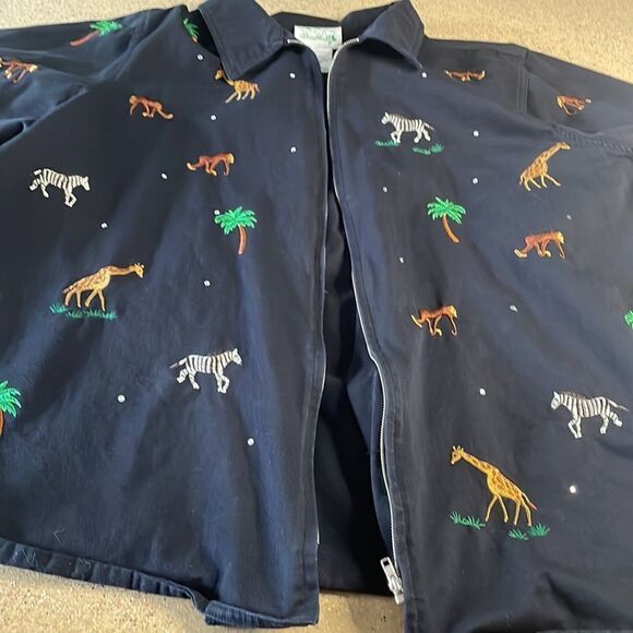 Embroidered jungle critters zip up black cotton jacket / shacket - Picture 5 of 16